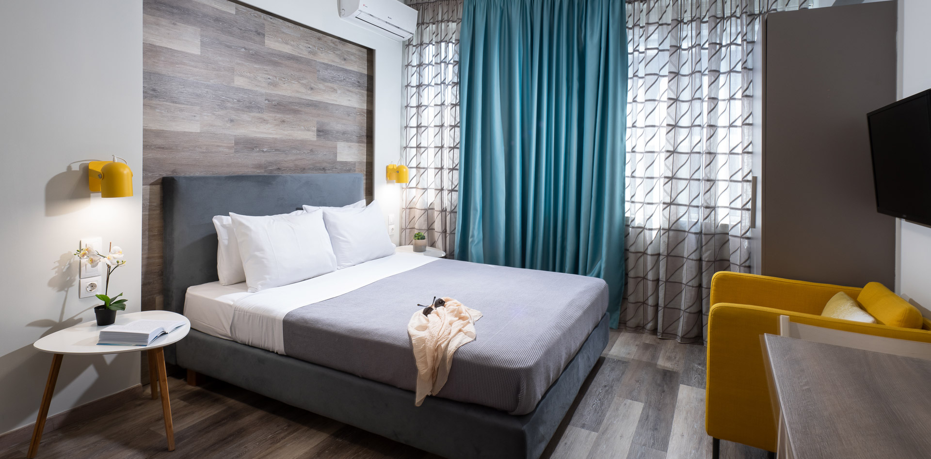 Enattica Syntagma Living, δωμάτιο με διπλό κρεβάτι