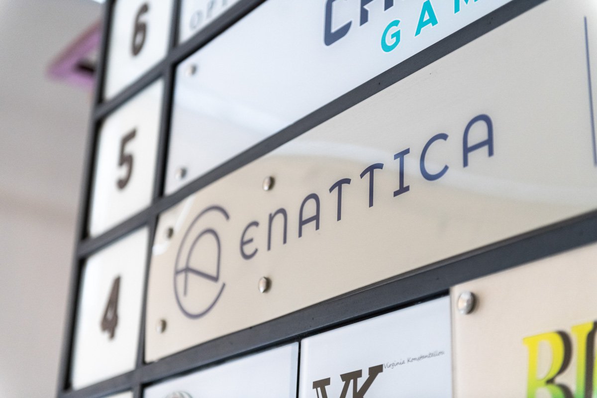 Enattica Monastiraki Living, Banner