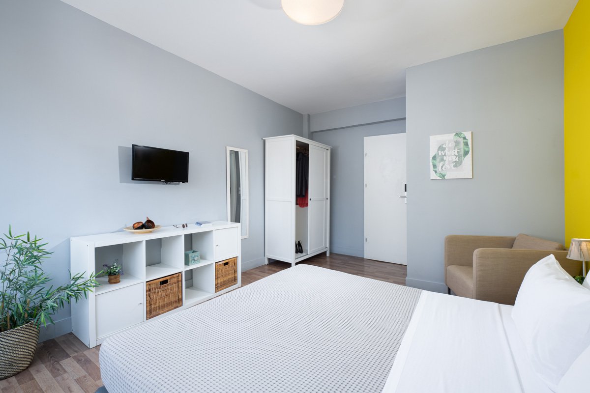 Enattica Syntagma Living, bedroom with double bed